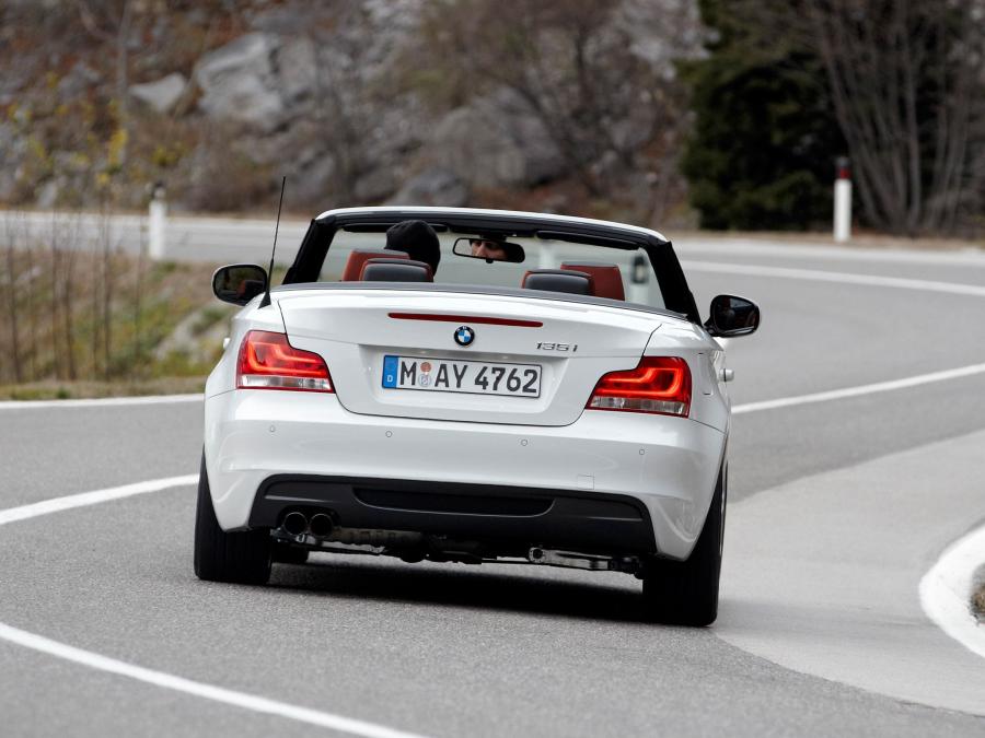  BMW 135i Convertible 2011 года  (фото 4 из 6)